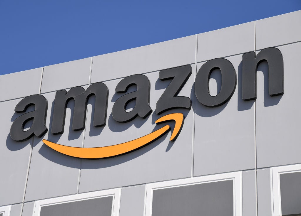 Amazon abrirá en 2023 en Siero, según el presidente de la Cámara de Comercio de Oviedo Amazon abrirá en 2023 en Siero, según el presidente de la Cámara de Comercio de Oviedo