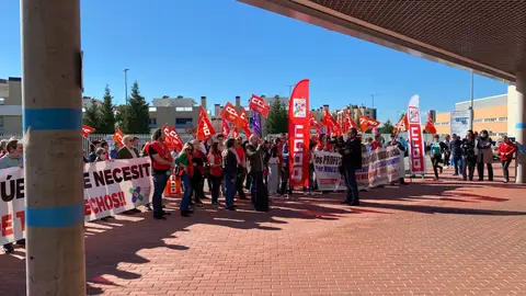 Concentración a las puertas del Hospital Universitario de Torrejón Concentración a las puertas del Hospital Universitario de Torrejón