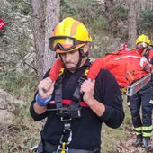 Los Bomberos asisten a un senderista en el monte Ponoig Los Bomberos asisten a un senderista en el monte Ponoig