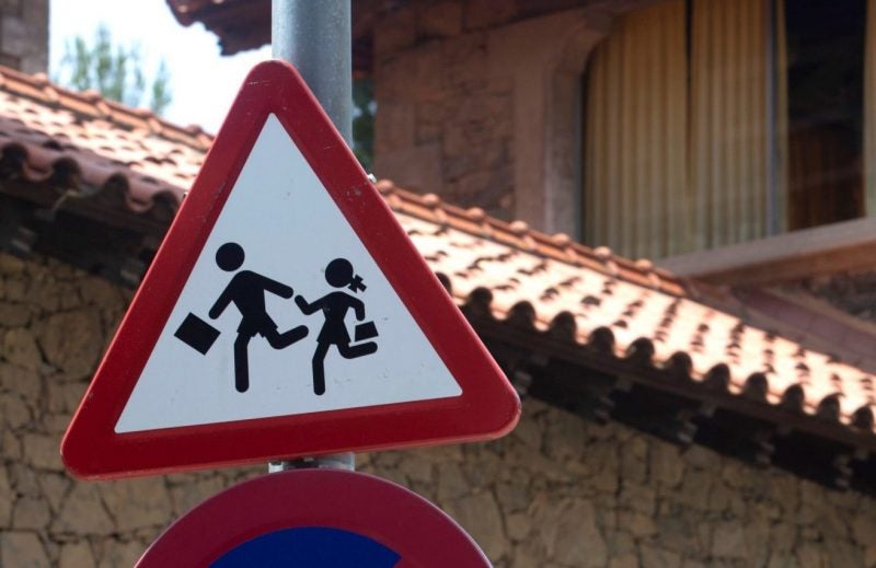 La DGT cambiará señales de tráfico consideradas como machistas La DGT cambiará señales de tráfico consideradas como machistas