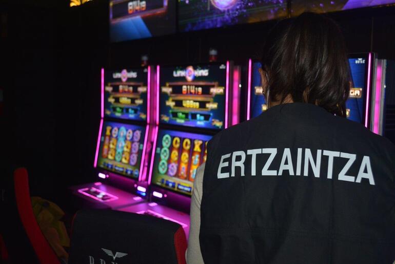 Obligatorio ya el control de acceso a los locales de juego y apuestas en Euskadi. Obligatorio ya el control de acceso a los locales de juego y apuestas en Euskadi.
