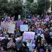 iles de personas durante la manifestación convocada en Valencia por la Coordinadora Feminista para celebrar el Día Internacional de la Mujer 