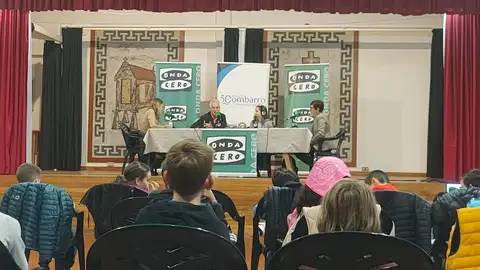 Conversando con alcalde de Poio, Luciano Sobral, a concelleira de Patrimonio, Marga Caldas e a responsable de Cultura e Educación, Raquel Rodríguez Celebramos os 50 anos da Declaración como Conxunto Histórico