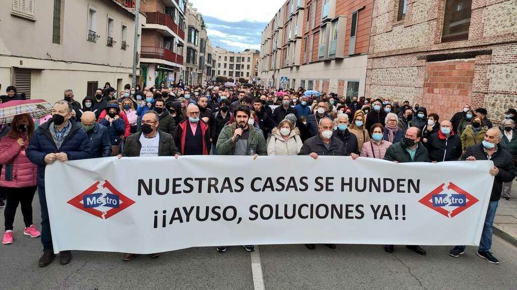 Vecina afectada por las obras de la línea 7B de Metro: "No tenemos casa porque nos la derribaron" Vecina afectada por las obras de la línea 7B de Metro: "No tenemos casa porque nos la derribaron"