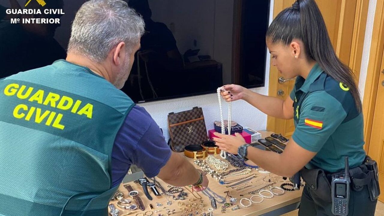 La Guardia Civil Desmantela Una Banda Que Robaba En Domicilios Con La ...