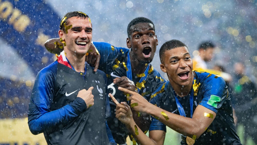 Griezmann, Pogba y Mbappé tras la final de Rusia 2018 ante Croacia