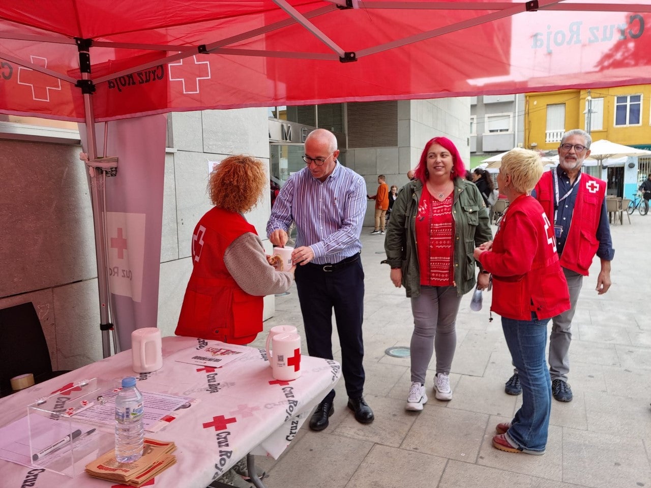 El Ayuntamiento de San Vicente del Raspeig recibe a una delegación de Cruz Roja San Vicente el “Día de la Banderita” dedicado a la infancia El Ayuntamiento de San Vicente del Raspeig recibe a una delegación de Cruz Roja San Vicente el “Día de la Banderita” dedicado a la infancia
