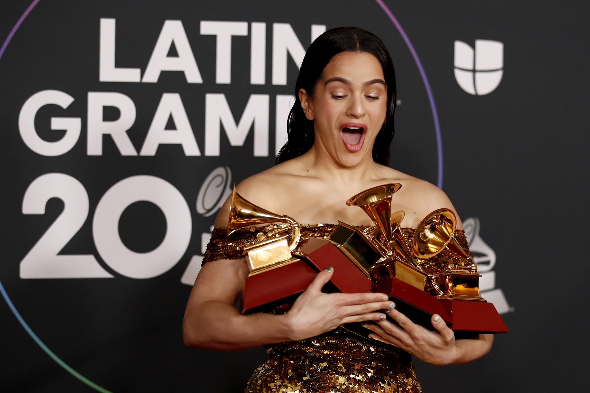 Rosalía gana el Latin Grammy al mejor álbum del año con 'Motomami' y Jorge Drexler y C. Tangana a la mejor canción Rosalía gana el Latin Grammy al mejor álbum del año con 'Motomami' y Jorge Drexler y C. Tangana a la mejor canción