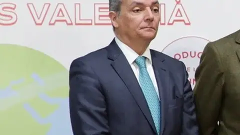 Salvador Navarro, presidente de la CEV Salvador Navarro presidiendo un acto.
