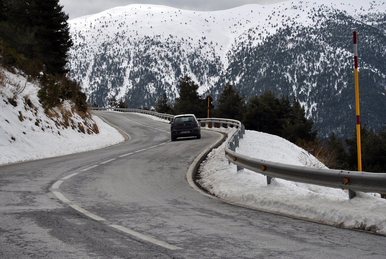Alerta por la llegada de un chorro polar: consejos para conducir con nieve y evitar daños en tu coche Alerta por la llegada de un chorro polar: consejos para conducir con nieve y evitar daños en tu coche