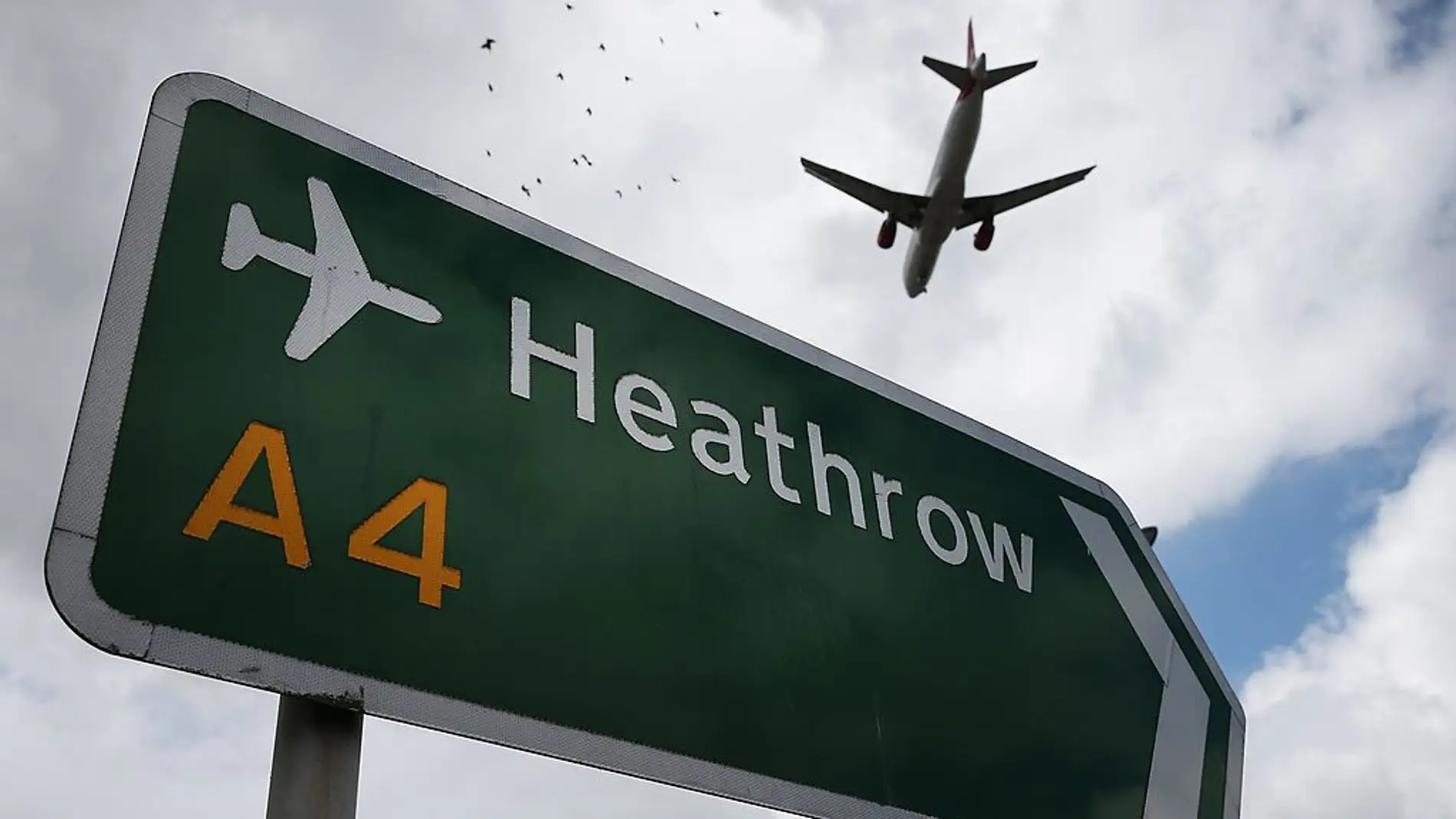 Imagen de archivo de un cartel del aeropuerto de Heathrow 