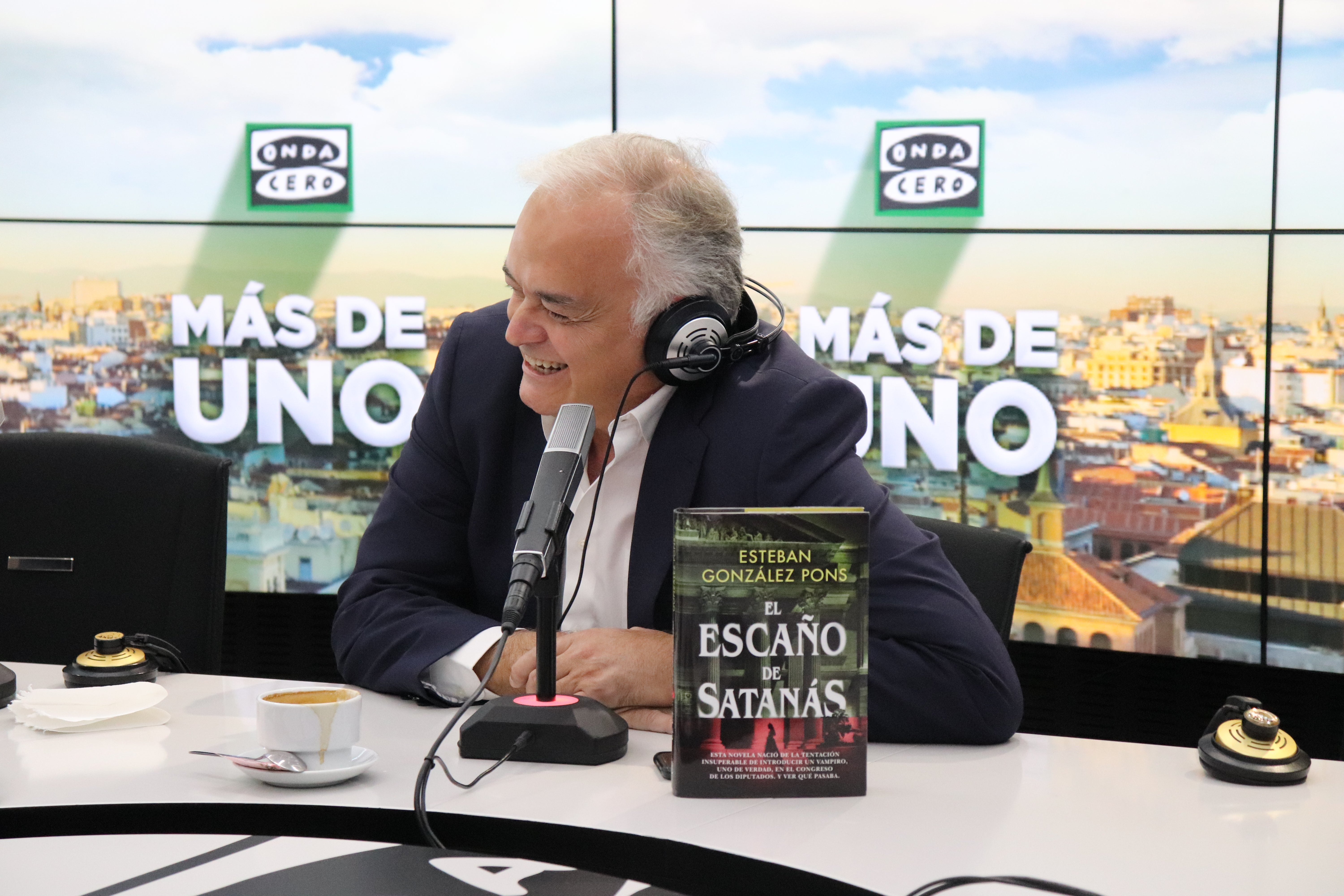 Decenas de políticos le piden a Alsina una adaptación sonora de sus libros Decenas de políticos le piden a Alsina una adaptación sonora de sus libros