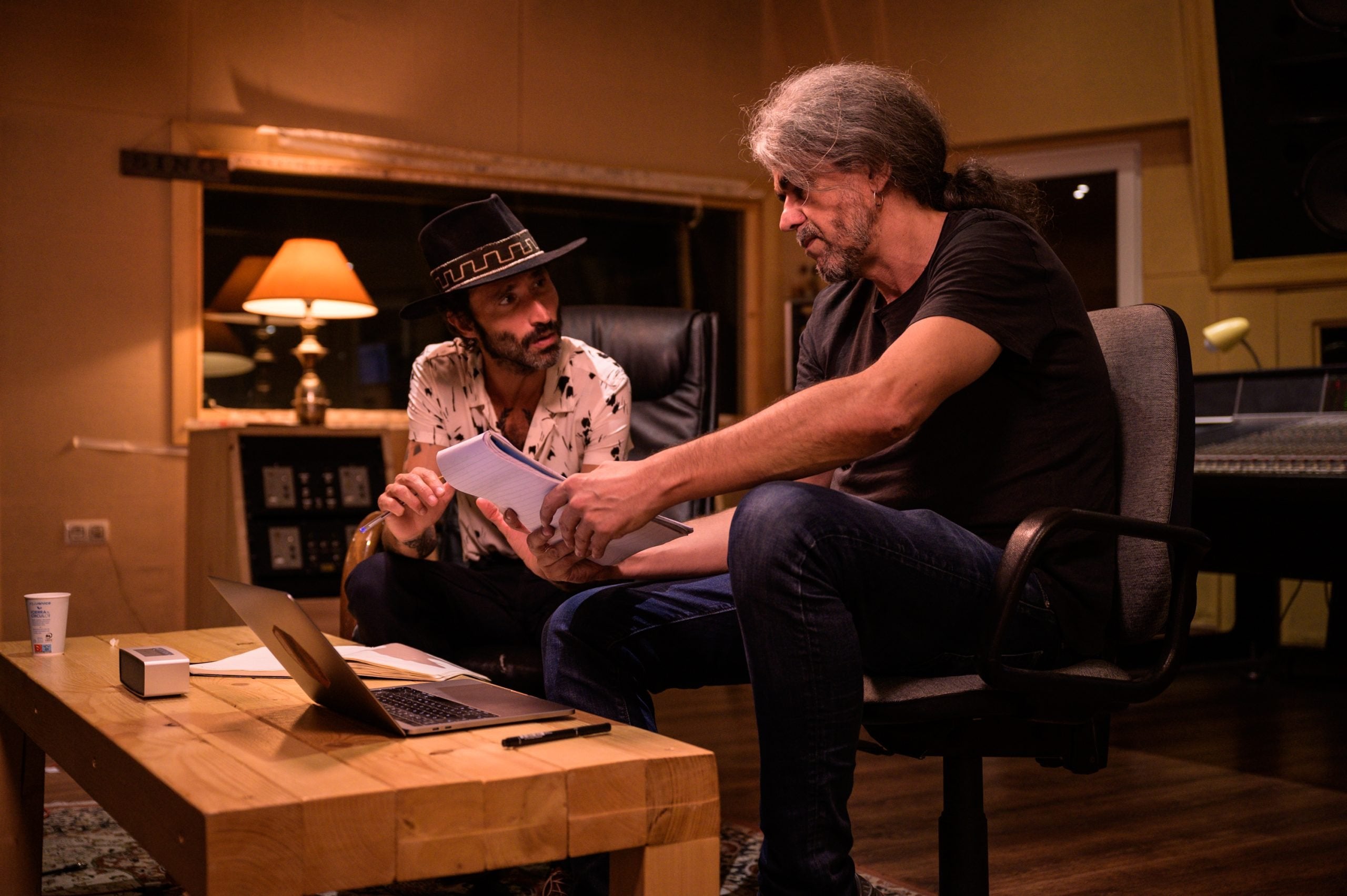 Fernando León de Aranoa y Leiva: "Van a conocer a Joaquín Sabina en la distancia corta" Fernando León de Aranoa y Leiva: "Van a conocer a Joaquín Sabina en la distancia corta"