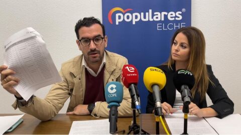 Claudio Guilabert e Inmaculada Mora en rueda de prensa.