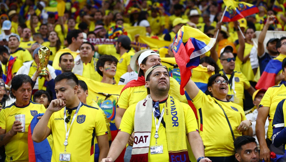 Aficionados de Ecuador en el partido inaugural del Mundial de Qatar 2022