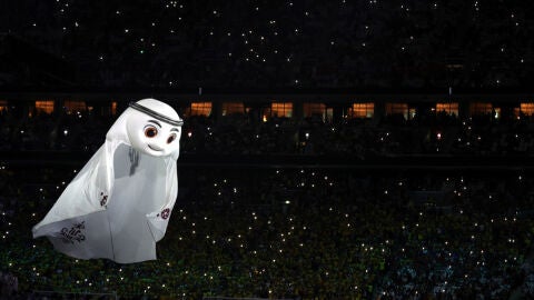 La'eeb, la mascota del Mundial de Qatar, entra en el estadio durante la ceremonia inaugural La'eeb, la mascota del Mundial de Qatar, entra en el estadio durante la ceremonia inaugural