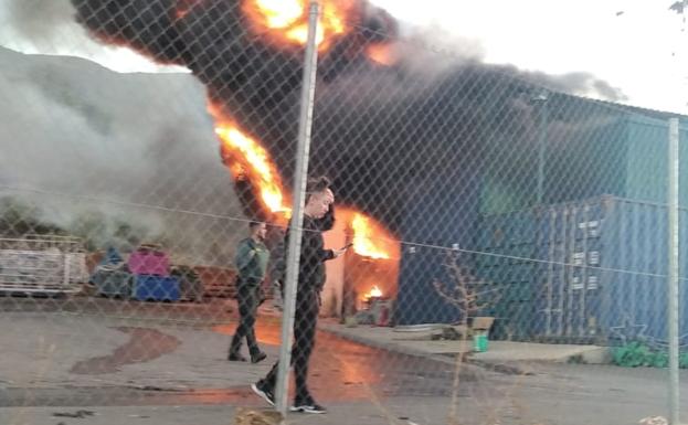 Un incendio calcina las luces navideñas de 50 pueblos de Almería y Granada Un incendio calcina las luces navideñas de 50 pueblos de Almería y Granada