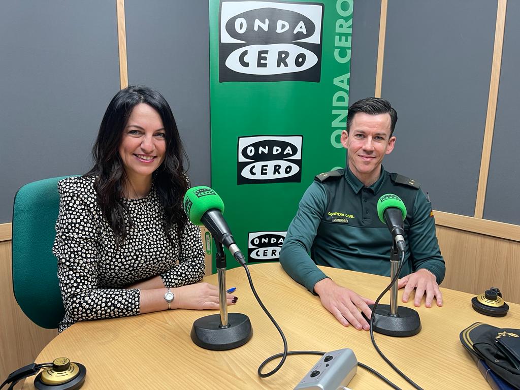La Guardia Civil de Alicante desarrolla el 'Plan Mayor Seguridad' para proteger a los mayores de estafas relacionadas con internet La Guardia Civil de Alicante desarrolla el 'Plan Mayor Seguridad' para proteger a los mayores de estafas relacionadas con internet