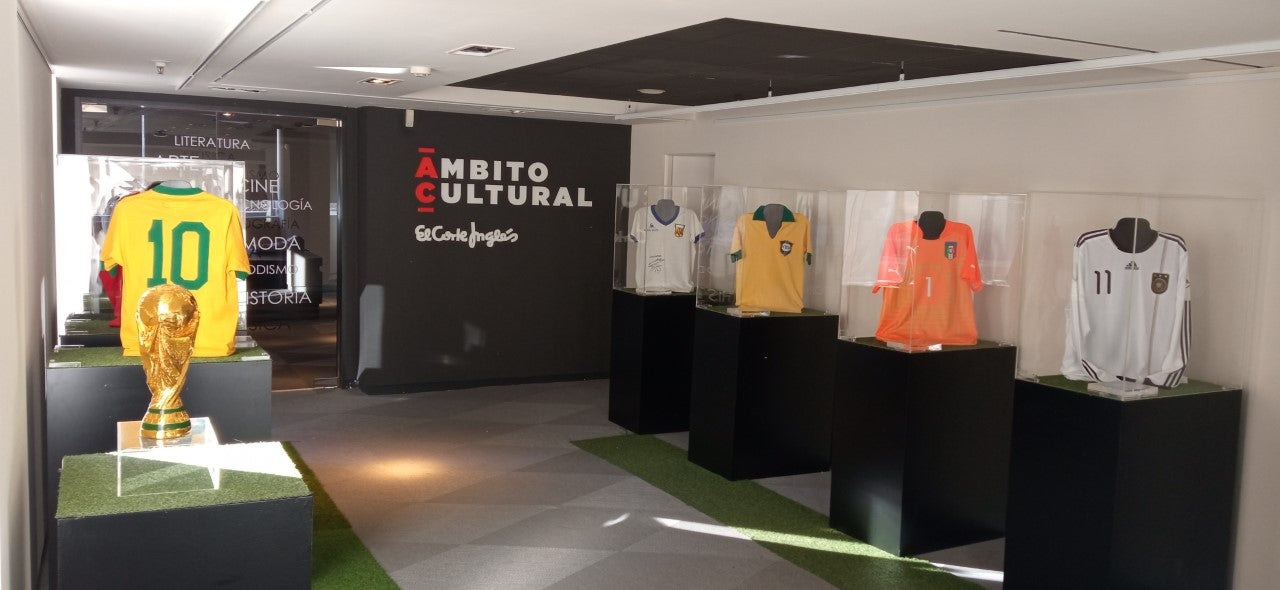 Ámbito Cultural reabre sus puertas con una exposición sobre el Mundial de fútbol Ámbito Cultural reabre sus puertas con una exposición sobre el Mundial de fútbol