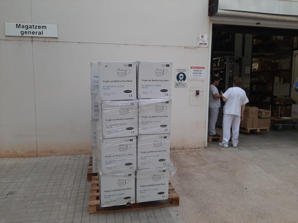 La Diputación dona 360.000 mascarillas quirúrgicas a los hospitales públicos La Diputación dona 360.000 mascarillas quirúrgicas a los hospitales públicos