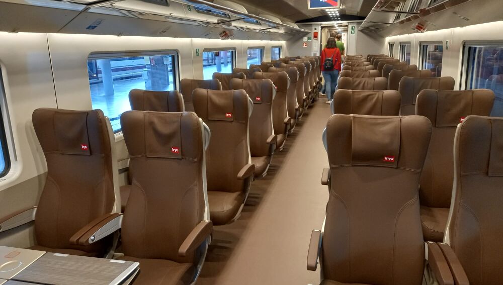 Interior de un vagón de tren de Iryo