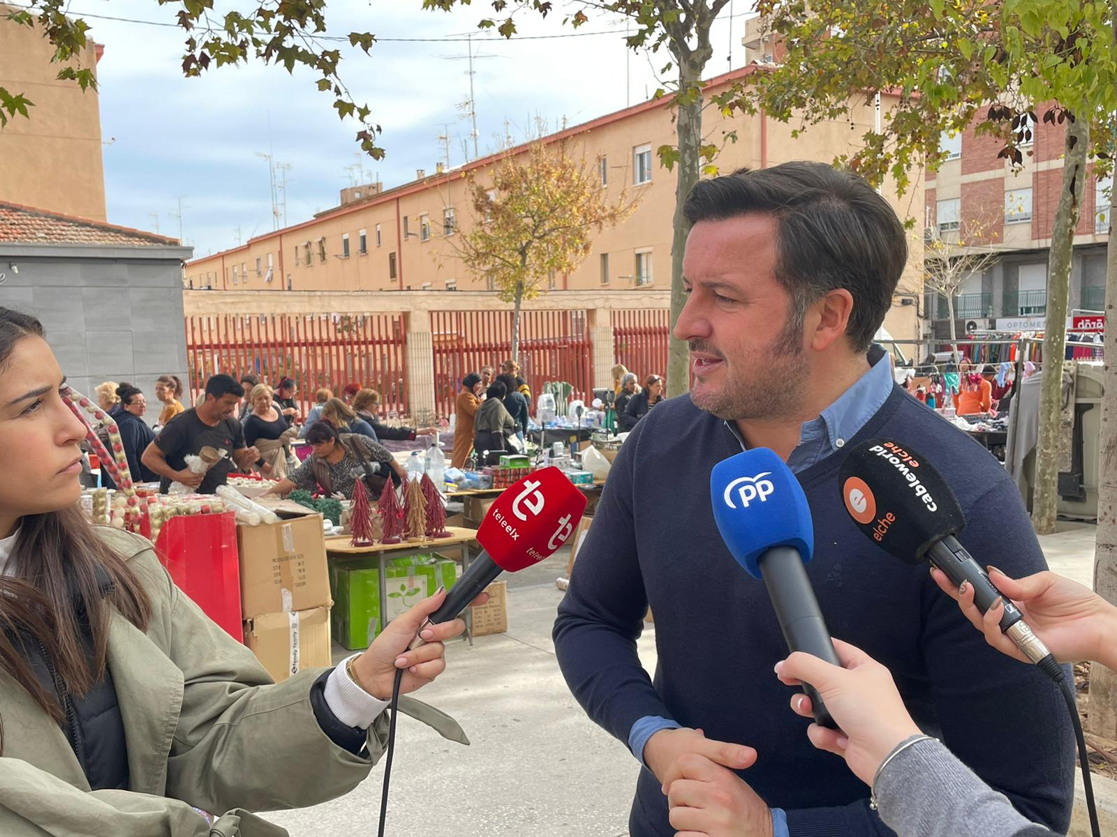 El PP de Elche promete la creación de una “subsede” de la Policía Local en la Plaza 1º de Mayo del barrio de Carrús El PP de Elche promete la creación de una “subsede” de la Policía Local en la Plaza 1º de Mayo del barrio de Carrús