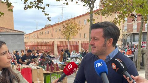 Pablo Ruz, presidente del PP de Elche en el entorno de la Plaza 1&ordm; de Mayo de Elche. 