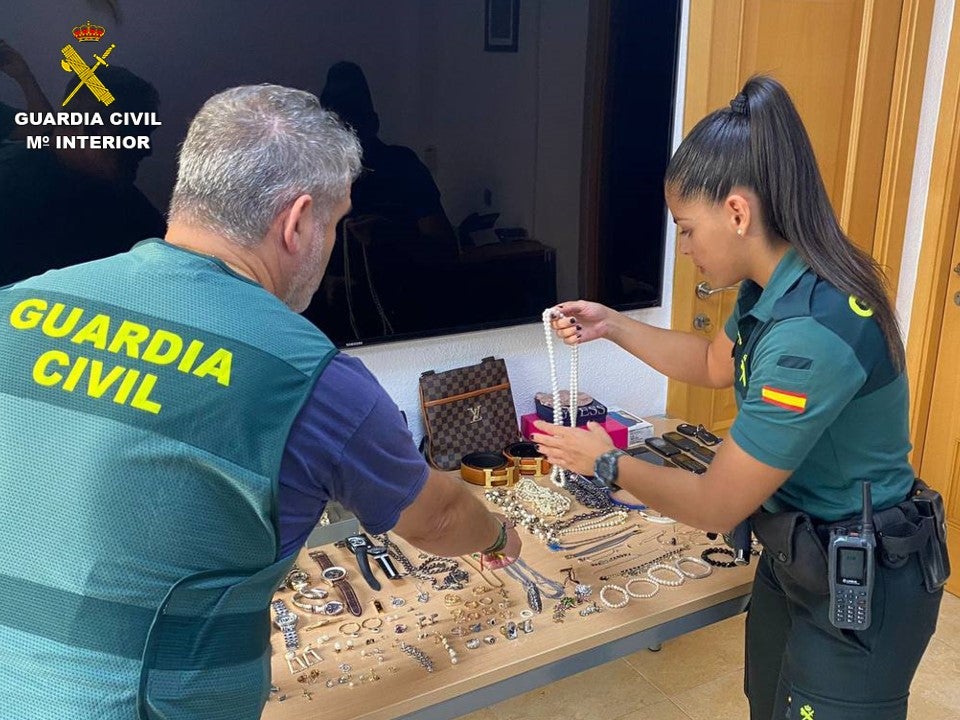 Cinco detenidos en Benidorm y La Vila Joiosa por robos en domicilios Cinco detenidos en Benidorm y La Vila Joiosa por robos en domicilios