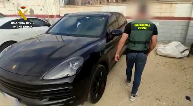 La Guardia Civil desarticula un grupo criminal que traficaba con coches robados La Guardia Civil desarticula un grupo criminal que traficaba con coches robados