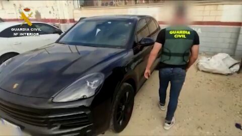 La Guardia Civil desarticula un grupo criminal que traficaba con coches robados