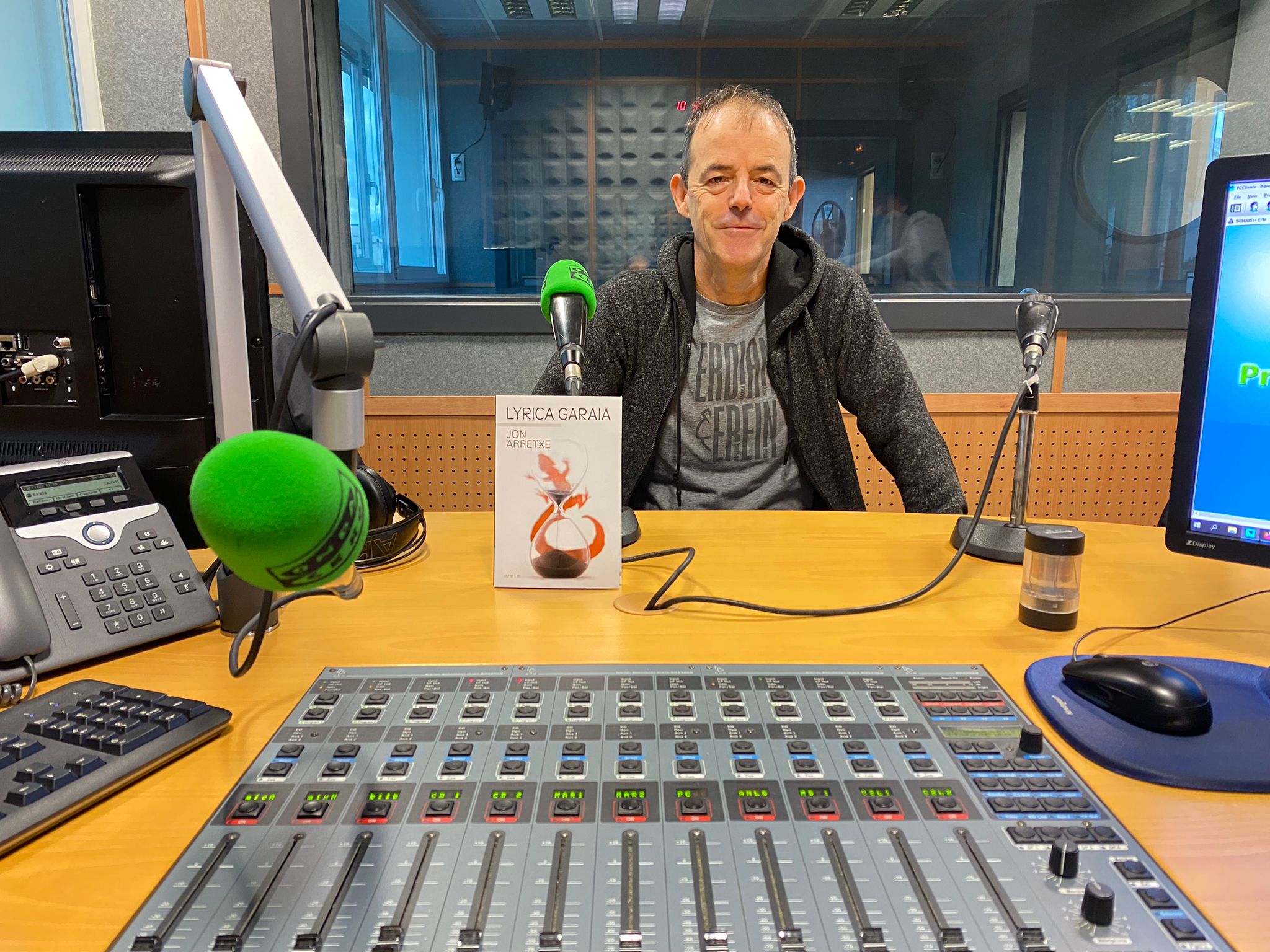 Touré vuelve con la novena de la saga "Lyrica garaia" Touré vuelve con la novena de la saga "Lyrica garaia"