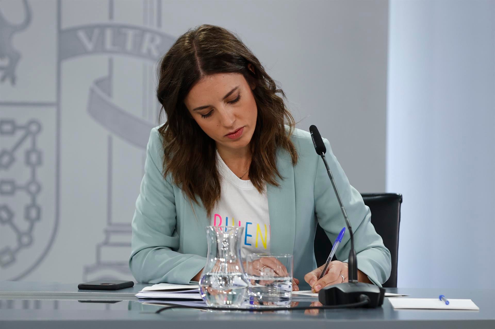 Rubén Amón indulta a Irene Montero: "Resume con su ejemplo el proceso de jibarización de Podemos" Rubén Amón indulta a Irene Montero: "Resume con su ejemplo el proceso de jibarización de Podemos"