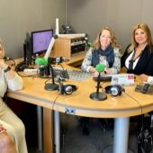 La periodista Elka Dimitrova entrevista a las organizadoras del próximo 'Desfile de Mujeres Reales' en Palma. La acompañan Sedi Behvarrad, Isabel Coll, Marga Salamanca y Rafi Córdoba.