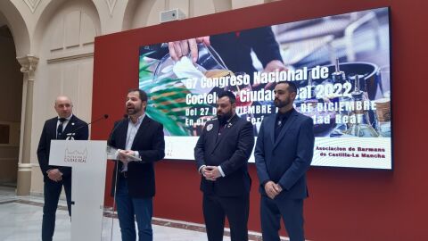 Gonzalo Redondo durante la presentación del Congreso Nacional de Coctelería