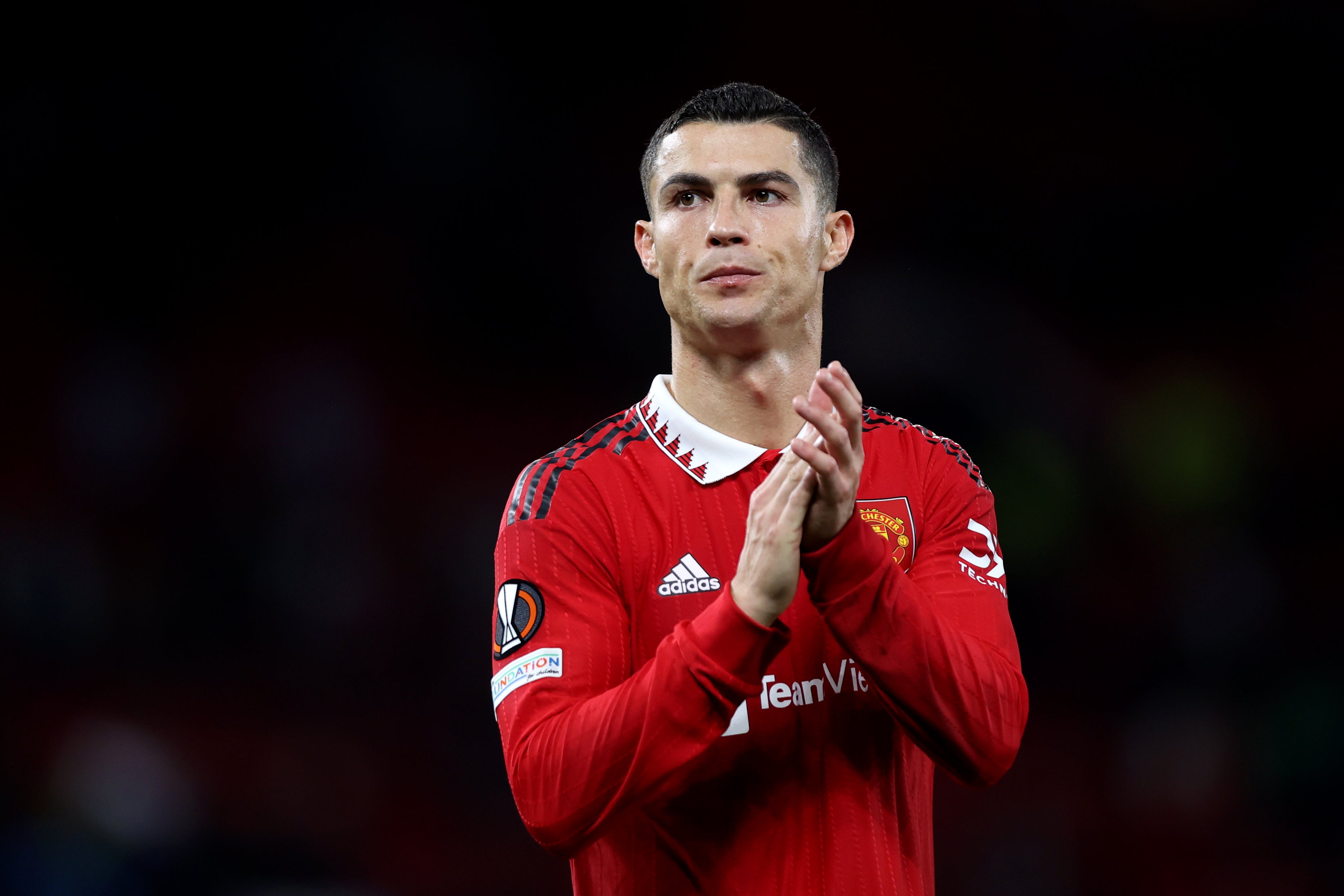Cristiano Ronaldo ofrece empleo fijo, 50 días de vacaciones y sueldo de 2.300 euros al mes Cristiano Ronaldo ofrece empleo fijo, 50 días de vacaciones y sueldo de 2.300 euros al mes