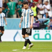 Leo Messi, cabizbajo en el partido con Argentina.