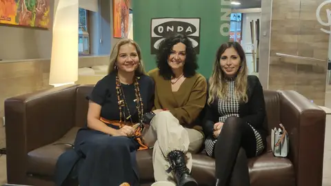 Marta Blanco, profesional de los servicios sociales en Galáurea; Paula Silva, empresaria de decoración e interiorismo en Silva; y Leticia Melón, esponsable de estrategia comercial y diseñadora creativa en Seele Comunicación Invitadas en los desayunos informativos en el Hotel Rías Bajas