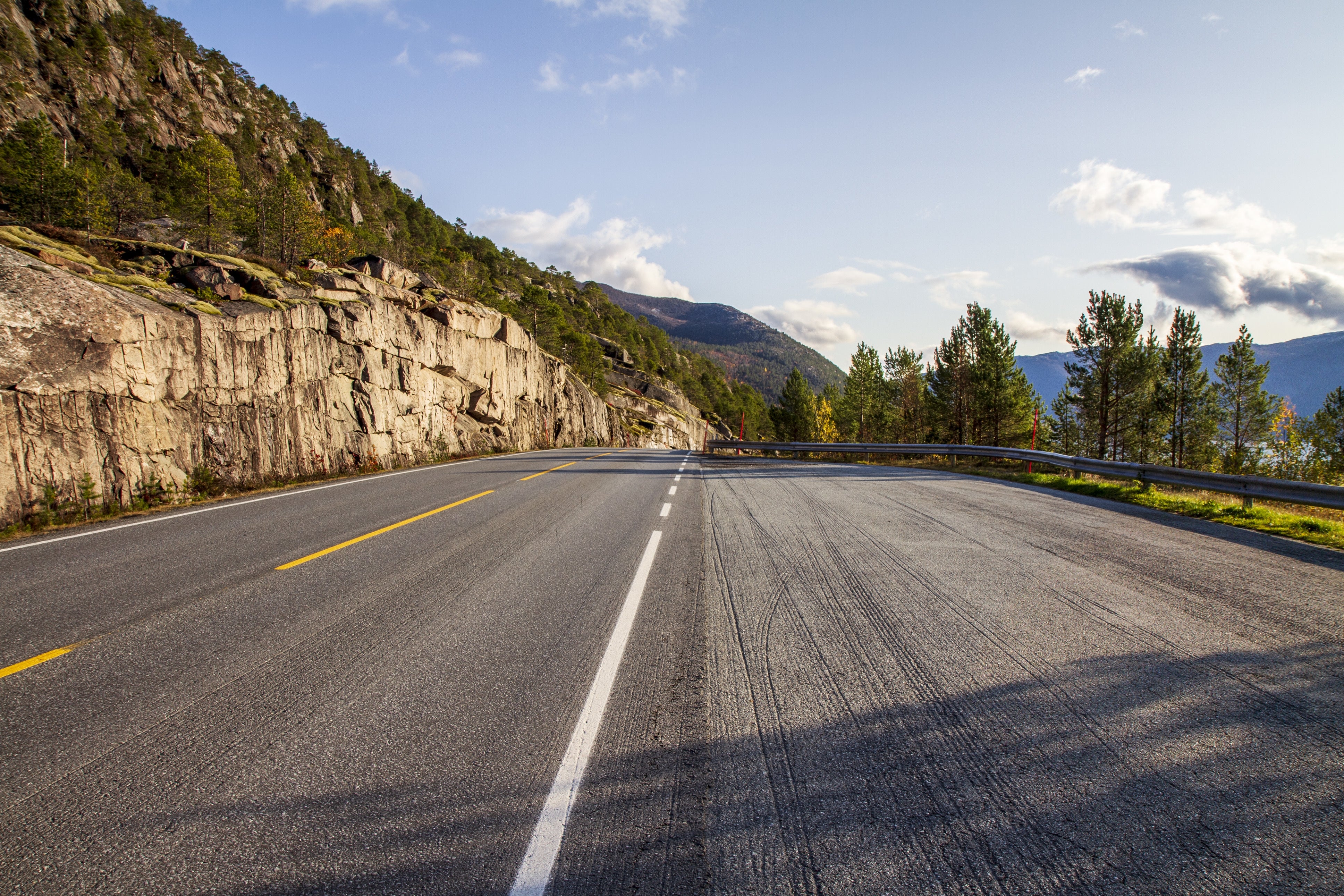 Aragón renovará el 30% de su red de carreteras Aragón renovará el 30% de su red de carreteras