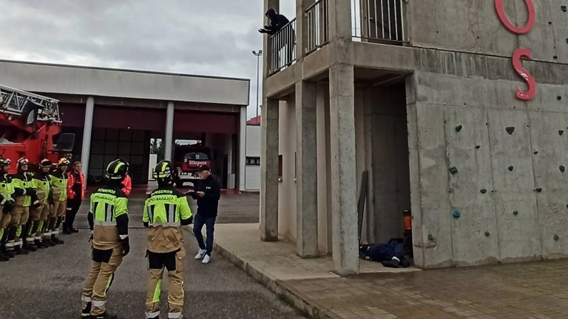 Los bomberos del CPEI de la Diputación de Badajoz amplían su formación para salvar vidas ante el aumento de suicidios