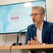 Arcadi España confía en que el Gobierno aumente las ayudas al sector cerámico 