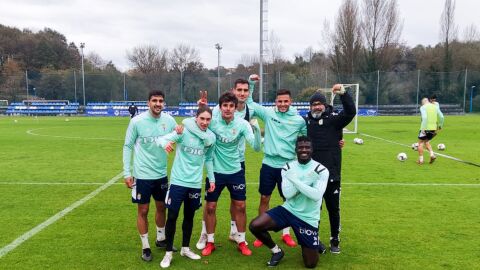 Pomares, Marcelo Flores, Sangalli, Calvo, Luismi, Obeng y Cervera, en El Requex&oacute;n