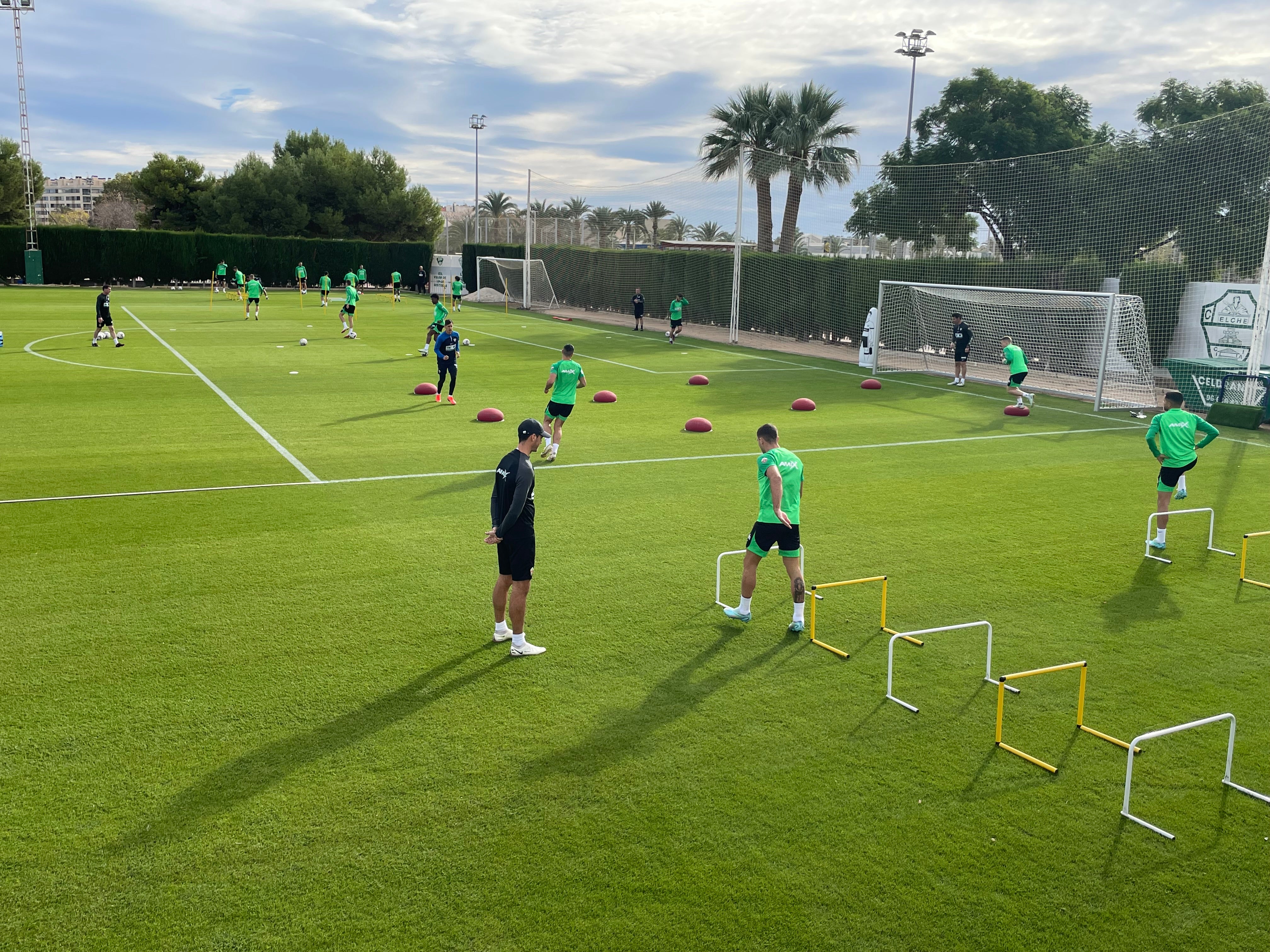 Álex Collado no se entrena en el Díez Iborra mientras que Pol Lirola se une al grupo Álex Collado no se entrena en el Díez Iborra mientras que Pol Lirola se une al grupo