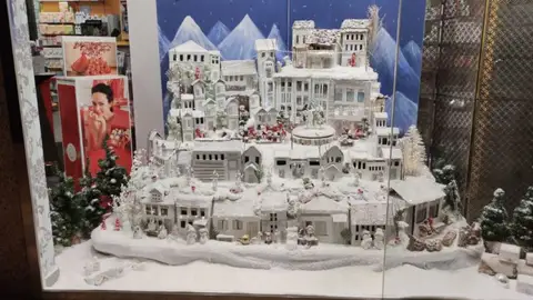 Concurso de escaparates para dinamizar o Nadal na cidade de Ourense Concurso de escaparates para dinamizar o Nadal na cidade de Ourense