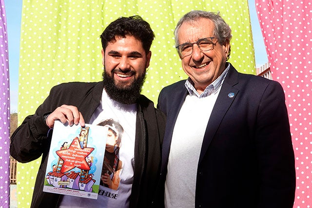 La UMA reconoce a José Francisco Gómez Heredia, primer joven de Los Asperones en obtener un título universitario La UMA reconoce a José Francisco Gómez Heredia, primer joven de Los Asperones en obtener un título universitario