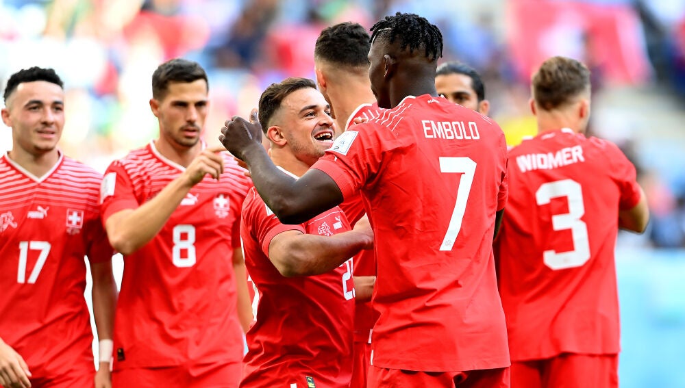 Suiza celebra su victoria ante Camerún