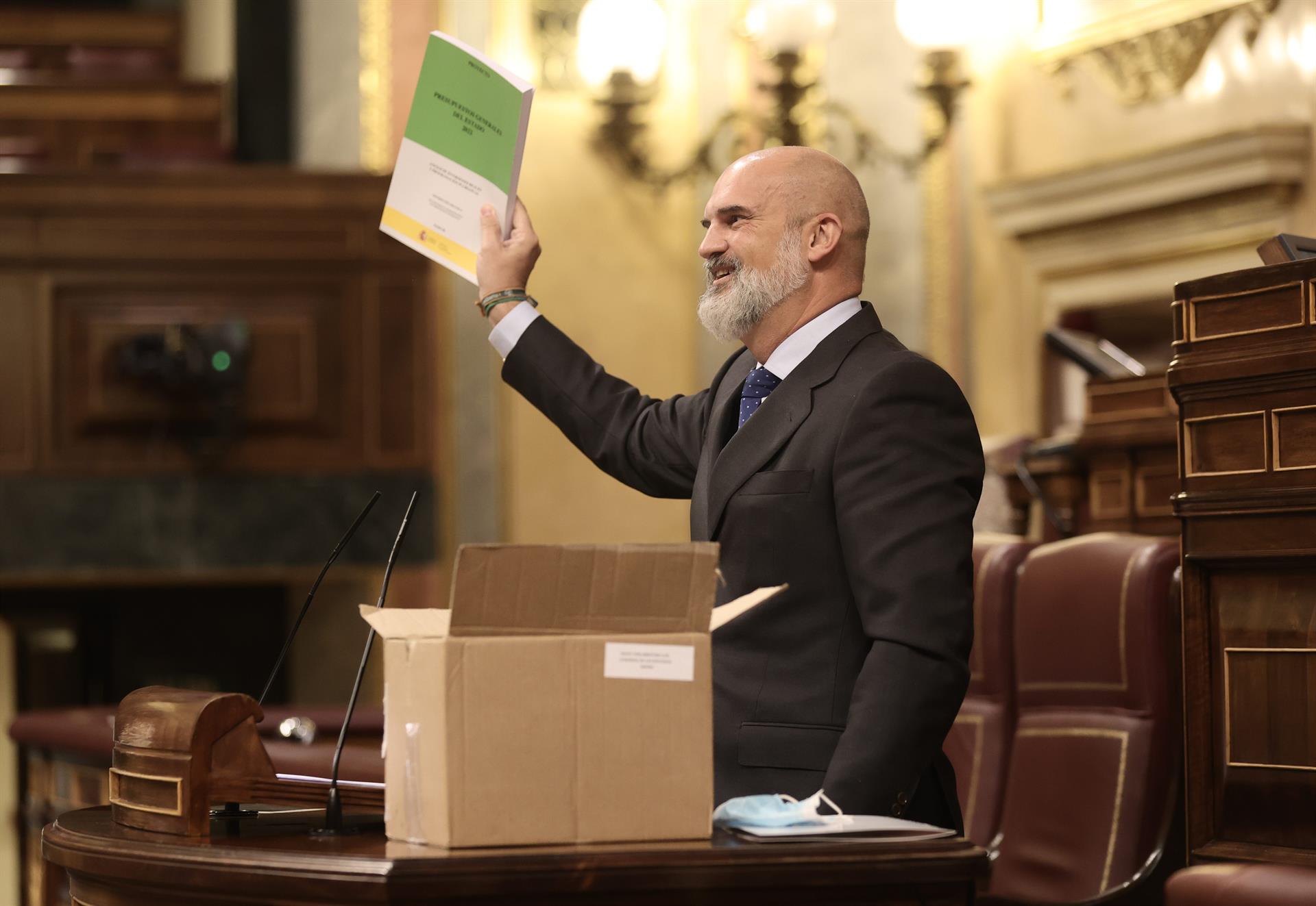 El diputado de Vox por Badajoz se burla de la denuncia de "violencia política" contra Irene Montero y llama "tibio" a PP El diputado de Vox por Badajoz se burla de la denuncia de "violencia política" contra Irene Montero y llama "tibio" a PP