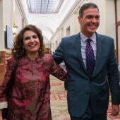 El presidente del Gobierno, Pedro Sánchez, junto a la ministra de Hacienda y Función Pública, María Jesús Montero