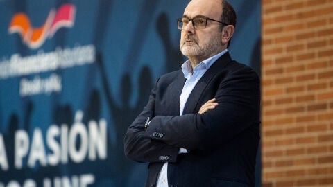 Trif&oacute;n Poch, entrenador del Alimerka Oviedo Baloncesto