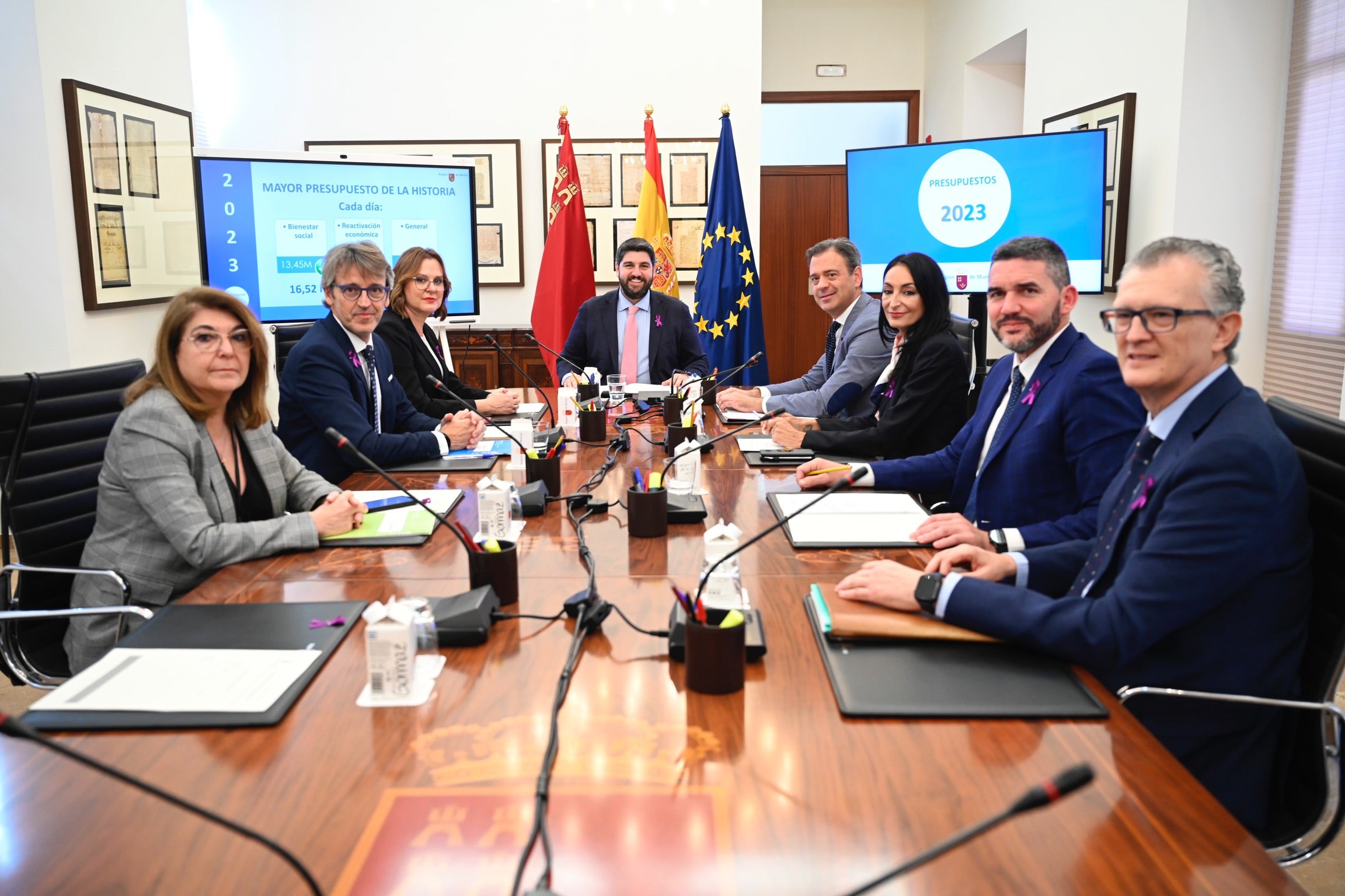 El Gobierno regional aprueba un presupuesto "histórico" de más de 6.000 millones de euros El Gobierno regional aprueba un presupuesto "histórico" de más de 6.000 millones de euros