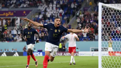 Mbappé celebra un gol contra Dinamarca Mbappé celebra un gol contra Dinamarca